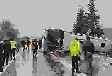Amasya'da yolcu otobüsü devrildi: 2 kişi öldü