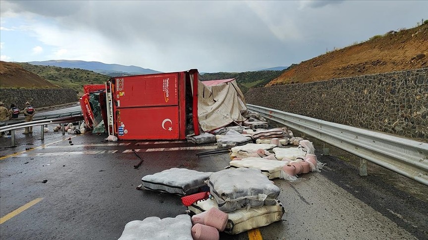 Kars-Erzurum kara yolu kaza: Ulaşıma kapandı