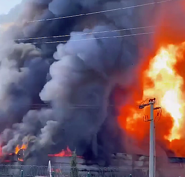 İzmir'de lojistik deposunda yangın
