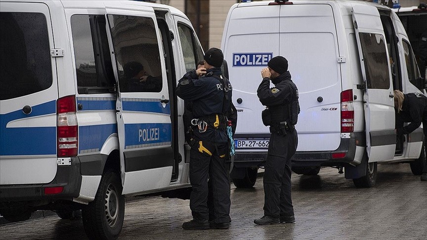 Alman polislerin bir kısmı Müslümanlara karşı ön yargılı