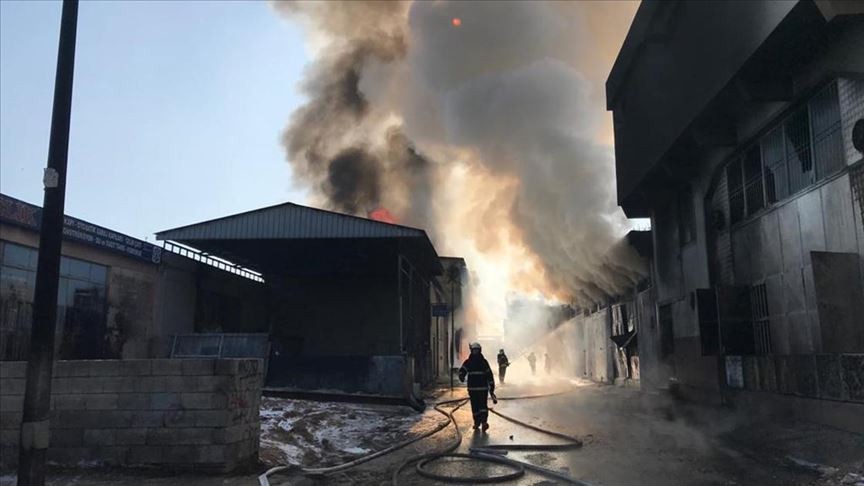 Gaziantep'te korkutan yangın:  5 kişi dumandan etkilendi