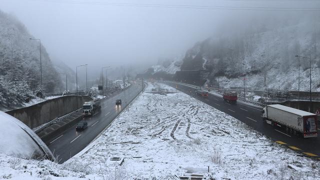 Bolu Dağı geçişinde kar etkili oluyor