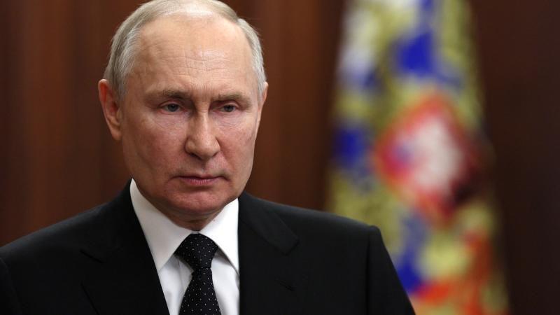 Putin seçim sonrası mazbatasını aldı