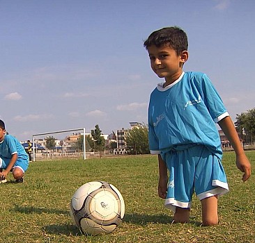 8 yaşındaki Muhammet protez bacaklarının takılacağı günü bekliyor