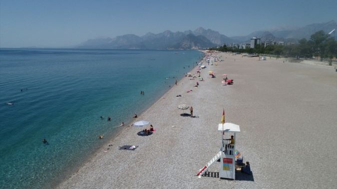 Antalya'da yüksek sıcaklık bunalttı