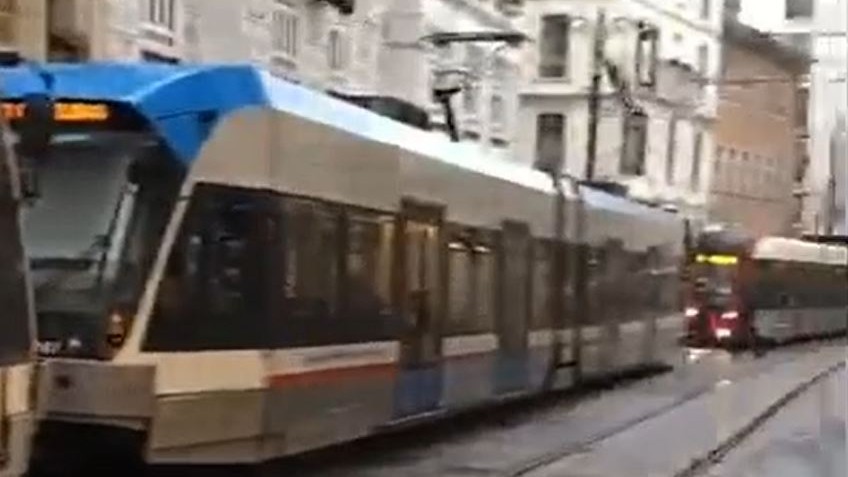 Sirkeci'de tramvay kuyruğu oluştu