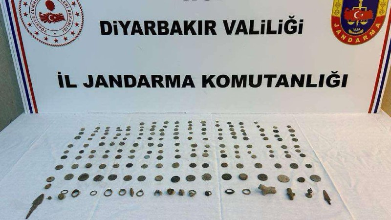 Diyarbakır'da 181 parça tarihi eser ele geçirildi