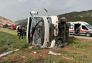 Gaziantep'te yolcu midibüsü devrildi!