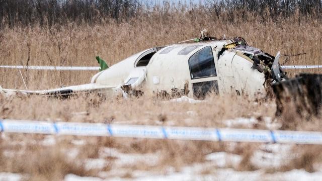 İsveç'te paraşütçüleri taşıyan uçak düştü