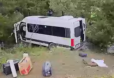 Erzincan'da minibüs şarambole devrildi! ölü ve yaralılar var