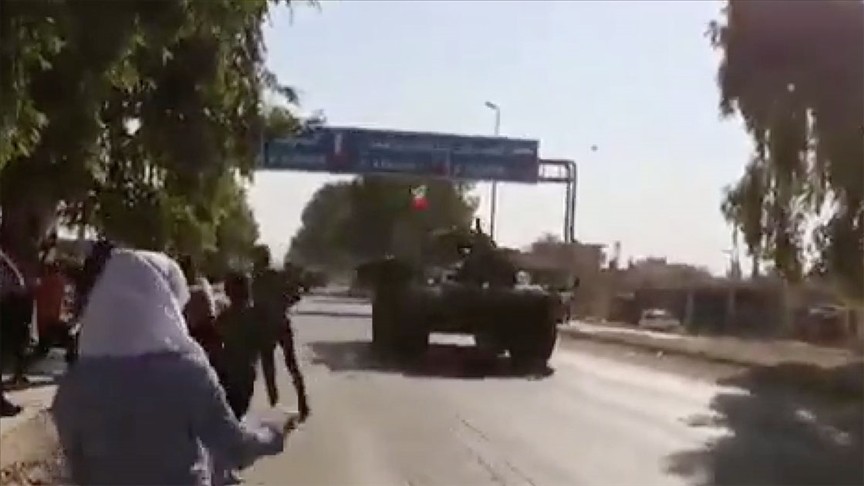 YPG/PKK işgalindeki beldede Rus konvoyu taşlandı