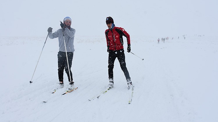 Yüksekovalı kayakçılar davul zurnayla karşılandı