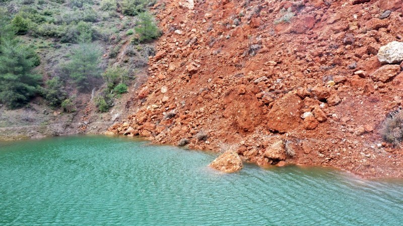 İslahiye'deki heyelan vadide doğal gölet oluşturdu