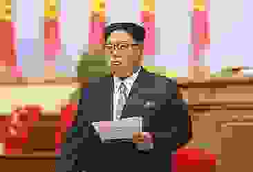 Kim Jong-un dar pantolon giymeyi yasakladı