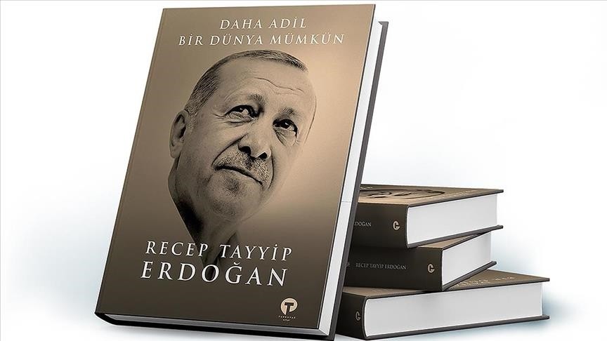 Cumhurbaşkanı Erdoğan'ın kitabı Rusya Müslümanları Dini İdaresi Başkanı'na verildi