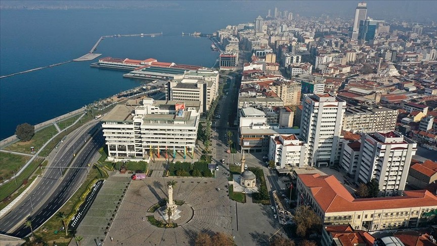 İzmir'de kamu konutları satışa çıkarıldı