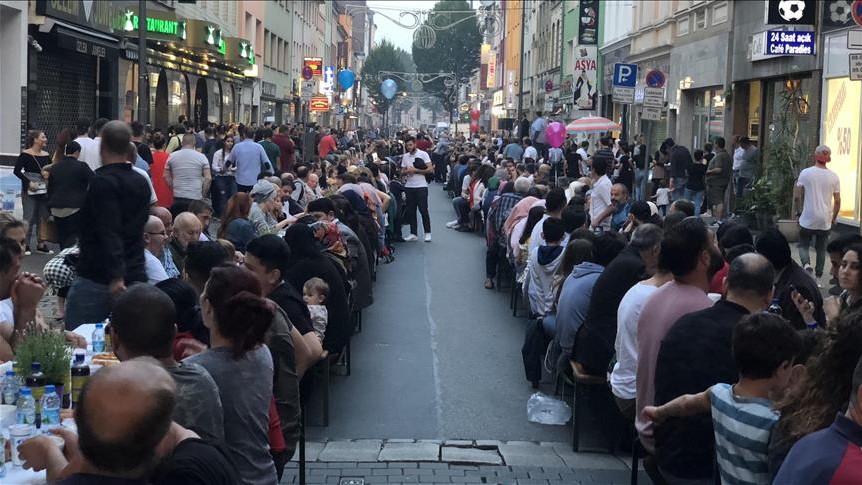 Köln'deki Türk caddesi bayram telaşıyla hareketlendi
