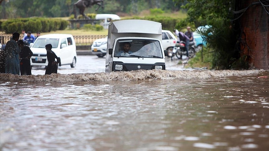 Pakistan'da yağışlar nedeniyle 8 kişi öldü