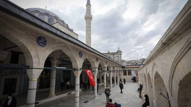 ​Rüstem Paşa Camii ibadete açıldı