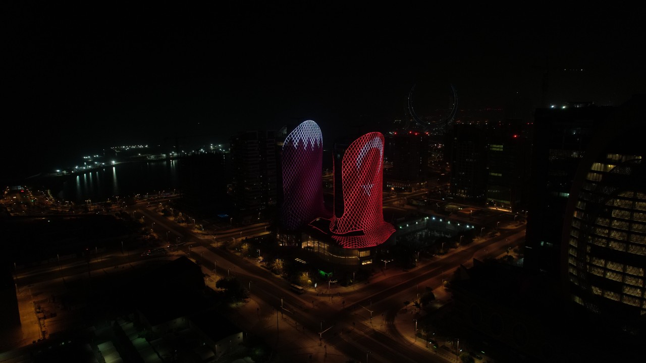 Al Jaber kuleleri, Katar ve Türk bayraklarıyla aydınlatıldı