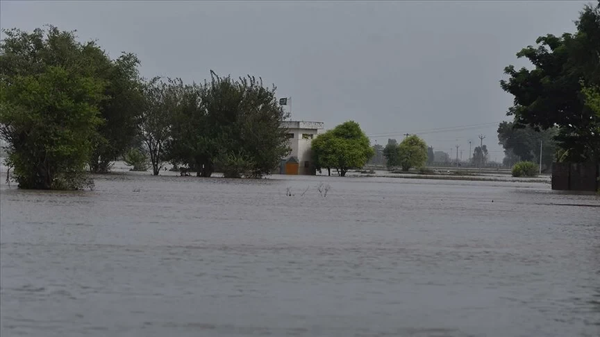Pakistan'daki şiddetli yağışlarda 55 kişi öldü