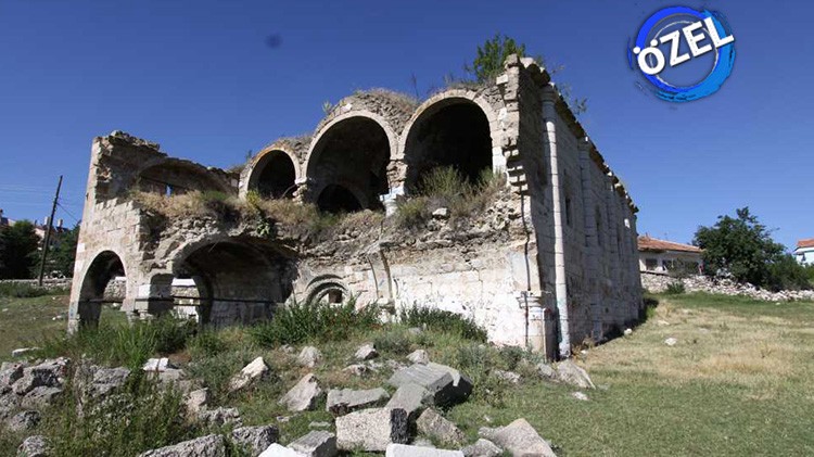 Tahmaz'daki Eski Kilise harabe oldu