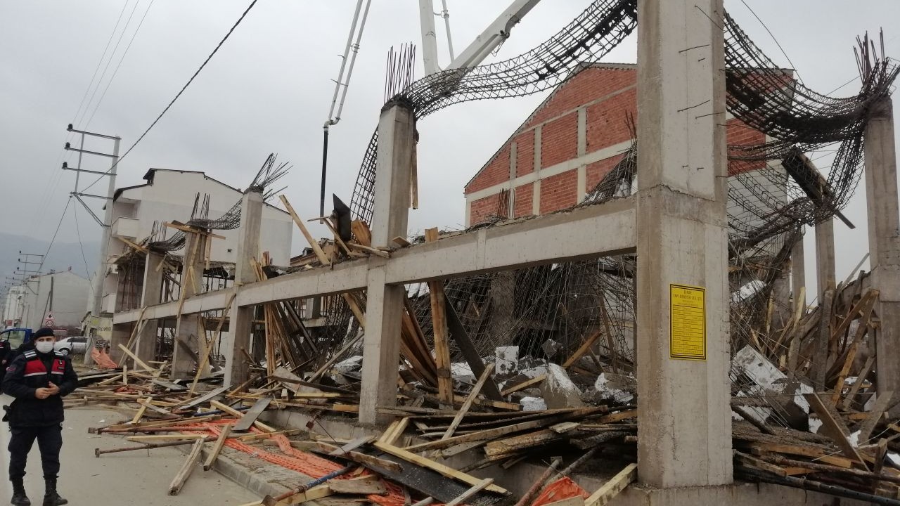Bursa'da inşaat kalıbı çöktü: 4 yaralı
