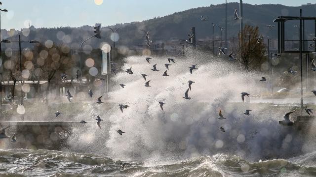 İzmir için kuvvetli rüzgar uyarısı