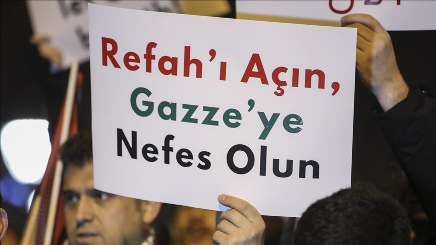 Refah Sınır Kapısı'nın açılması talebiyle İstanbul'da yürüyüş yapıldı