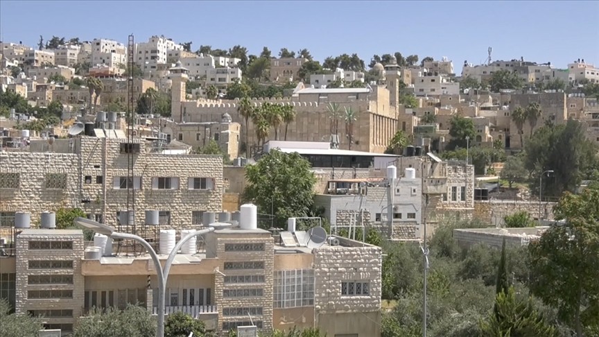 Yahudiler bir Filistinlinin evini ele geçirdiler