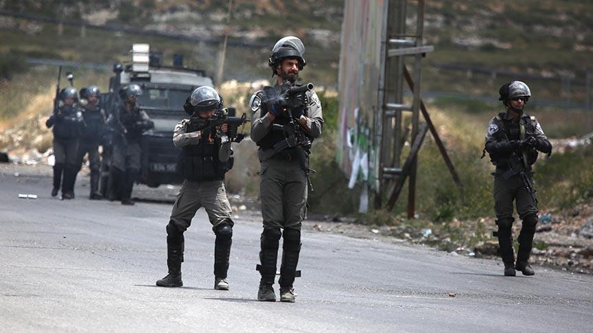 İsrail güçleri,Şeria'da 1 Filistinliyi yaraladı, bazı kişileri gözaltına aldı