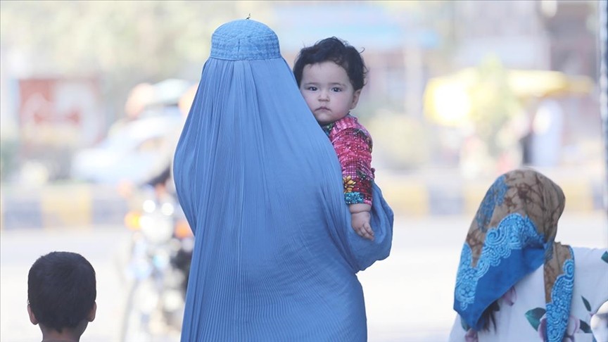 Taliban kadınlara 'örtünme' zorunluluğu getirdi