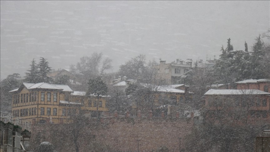 Bursa'nın yüksek kesimlerinde kar etkili oldu