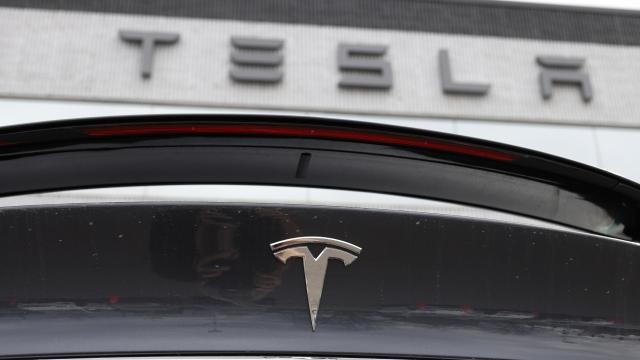 Tesla satışları yine üretimin gerisinde kaldı
