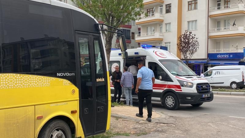Halk otobüsü şoförü yolcu tarafından bıçaklandı
