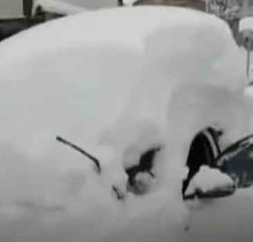 Kastamonu'da araçlar 2 metrelik karın altında kaldı