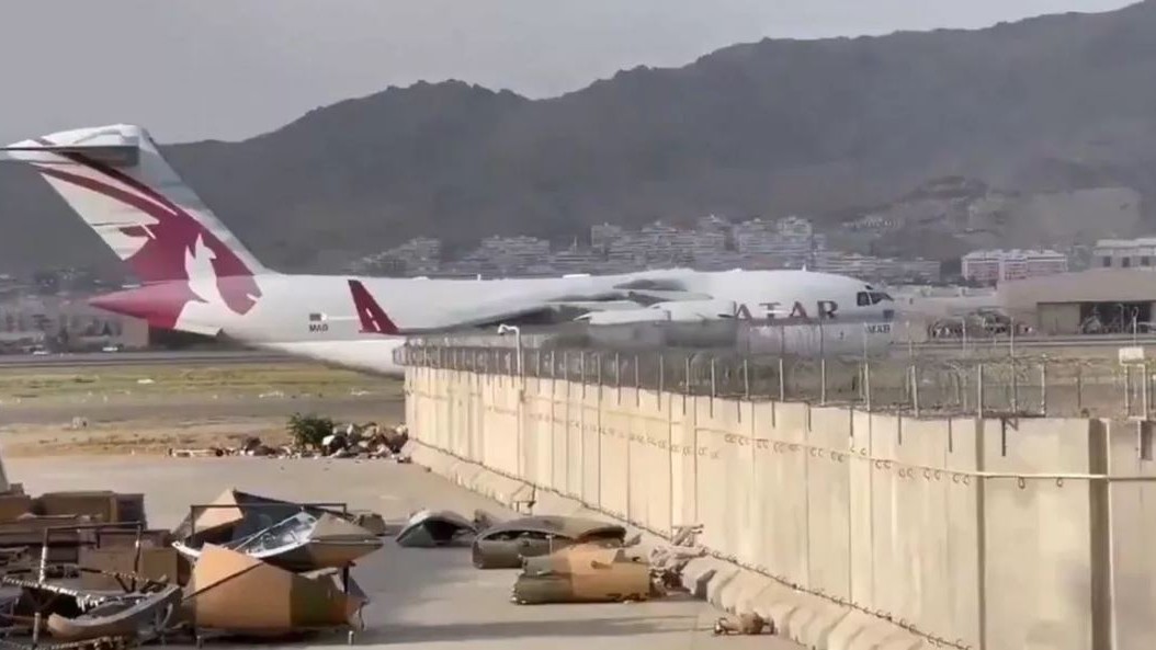Taliban kontrolünde Kabil'e ilk uçak indi