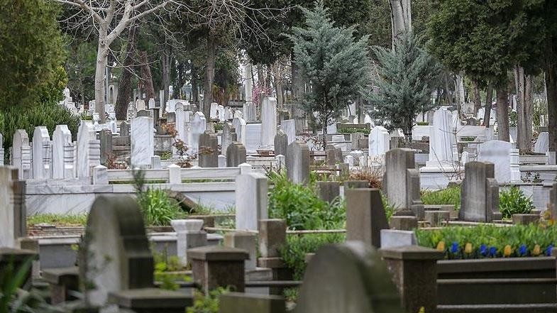Mezarlıklarda arife günü yoğunluğu yaşanıyor