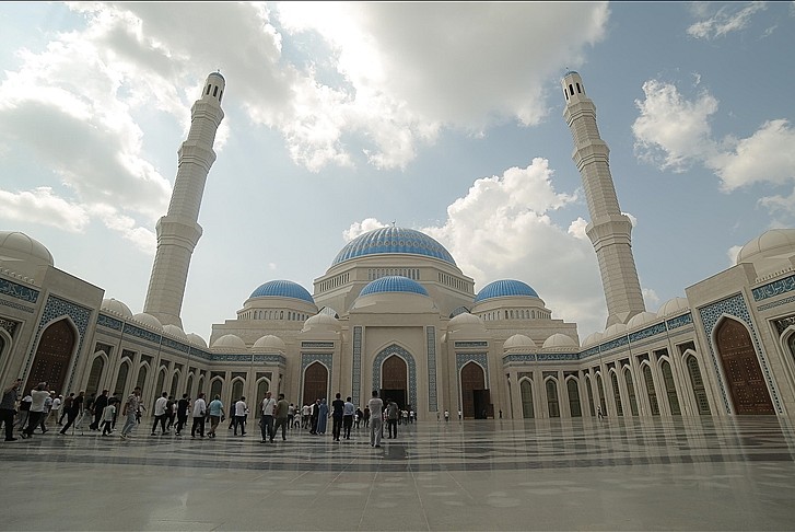 Orta Asya'nın en büyük camisi Kazakistan'da açıldı