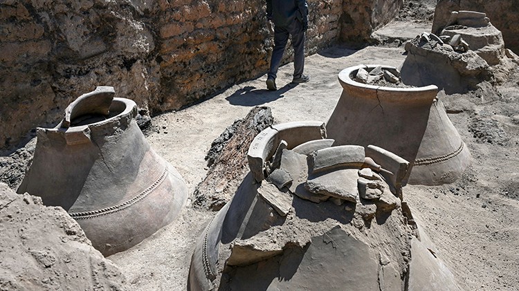 Garibin Tepe'de Urartular'a ait anıtsal yapı grubu ortaya çıkarıldı