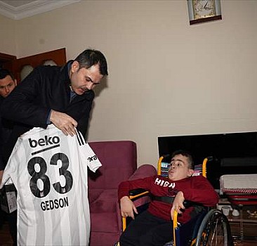 İBB Başkan adayı Murat Kurum 11 yaşındaki engelli Furkan Tan'ı sevindirdi