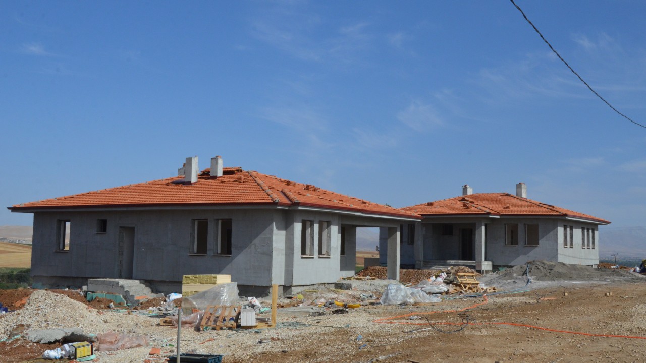 Afşin'deki 328 köy evinin kış gelmeden bitirilmesi amaçlanıyor