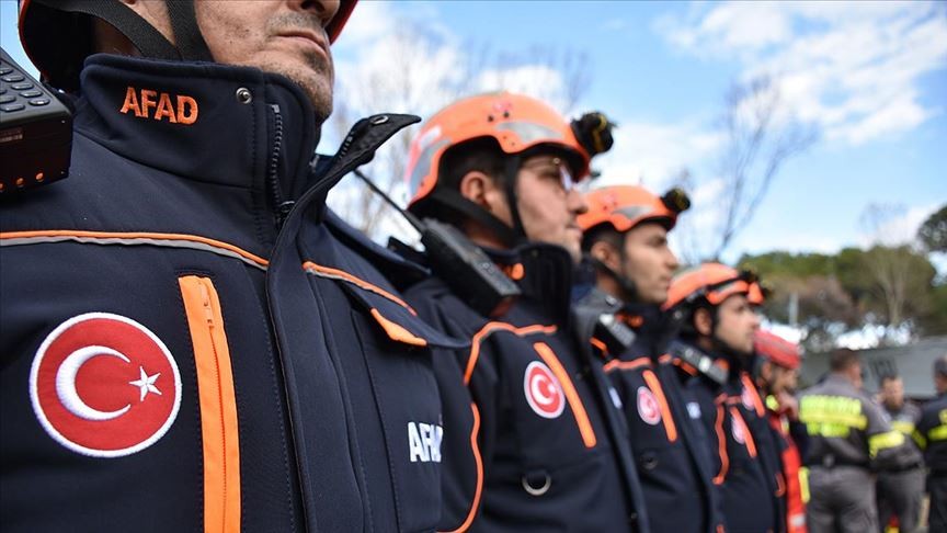 Ordu, Trabzon, Rize ve Giresun'dan ekipler deprem bölgesine hareket etti