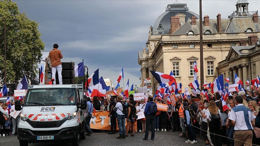 Fransa genelinde aşı protestoları