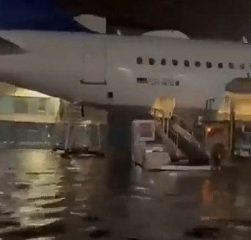 Uçuşlar iptal..Frankfurt Havalimanı sular altında!