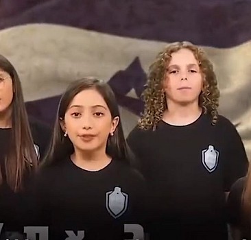 Katil İsrail küçük çocuklara, 'Gazze'yi yok edin' çağrısı yapan şarkı söyletti