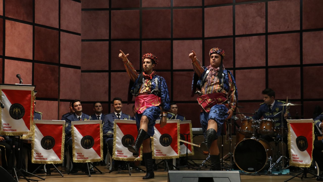 Kastamonu'da Polis Akademisi Bandosu'ndan Cumhuriyet'in 100. yılına özel konser hazırlandı