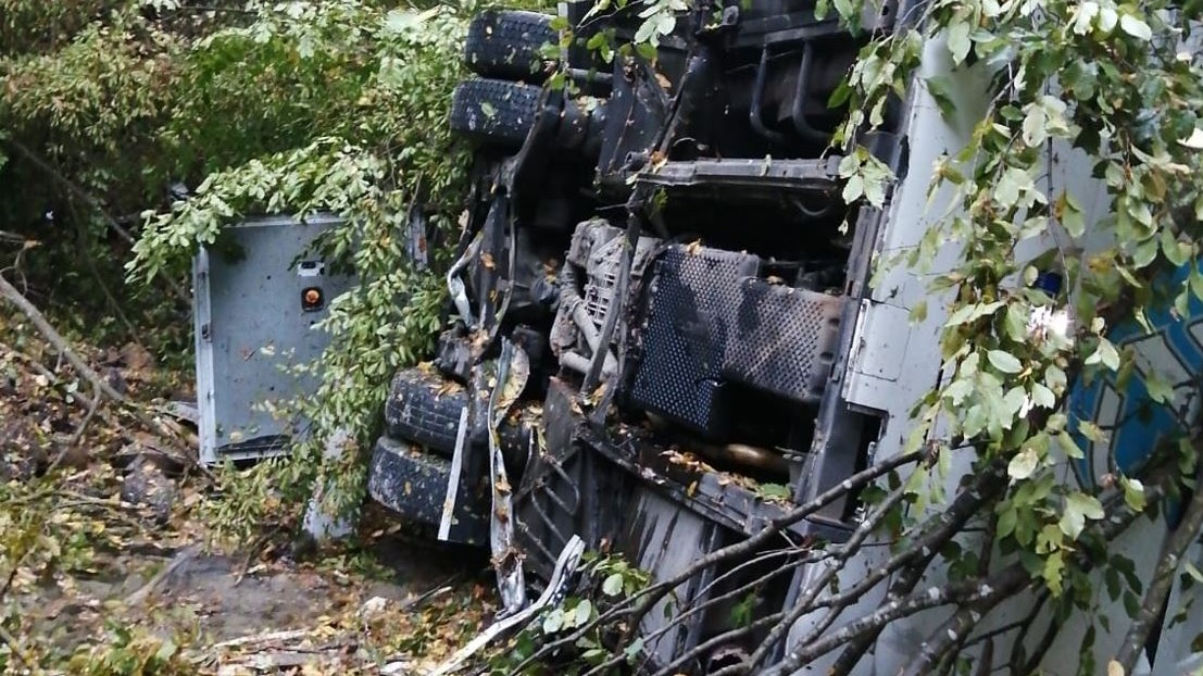 Samsun'da yolcu otobüsü uçuruma devrildi