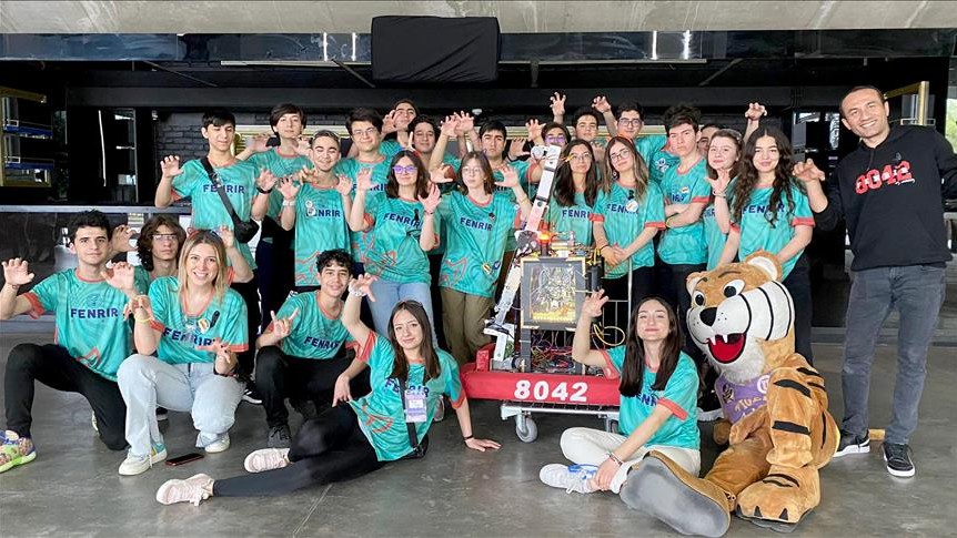 Uğur Okulları robotik takımı, FRC'de şampiyon oldu