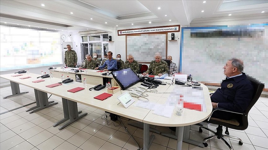 Bakan Akar, sınır birliklerinin komutanları ile toplantı yaptı
